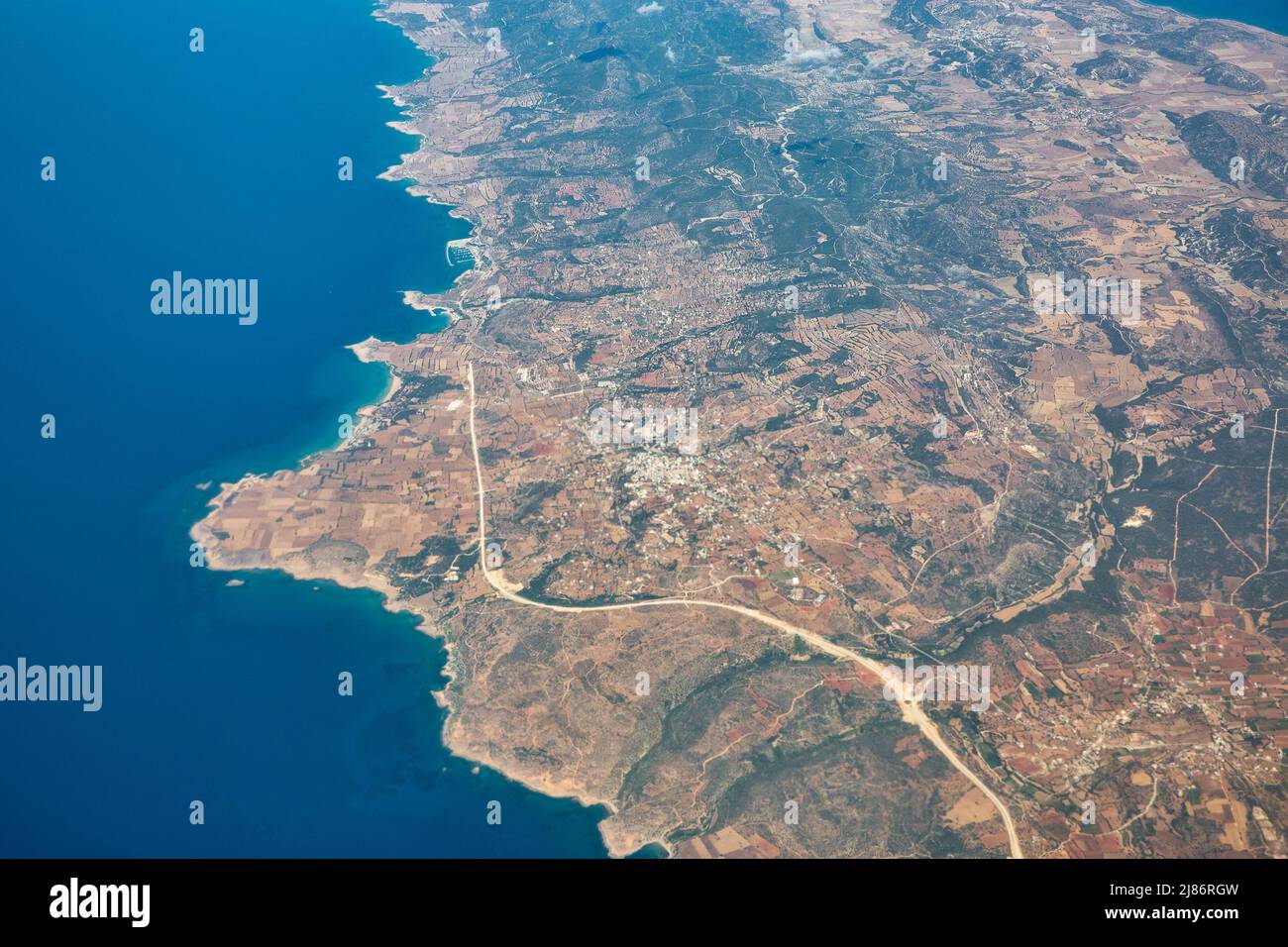Vista aerea sui villaggi di Yeni Erenkoy e Yesilkoy o Agios Andronikos sulla penisola di Karpass a Cipro. È sotto il controllo de facto di Northé Foto Stock