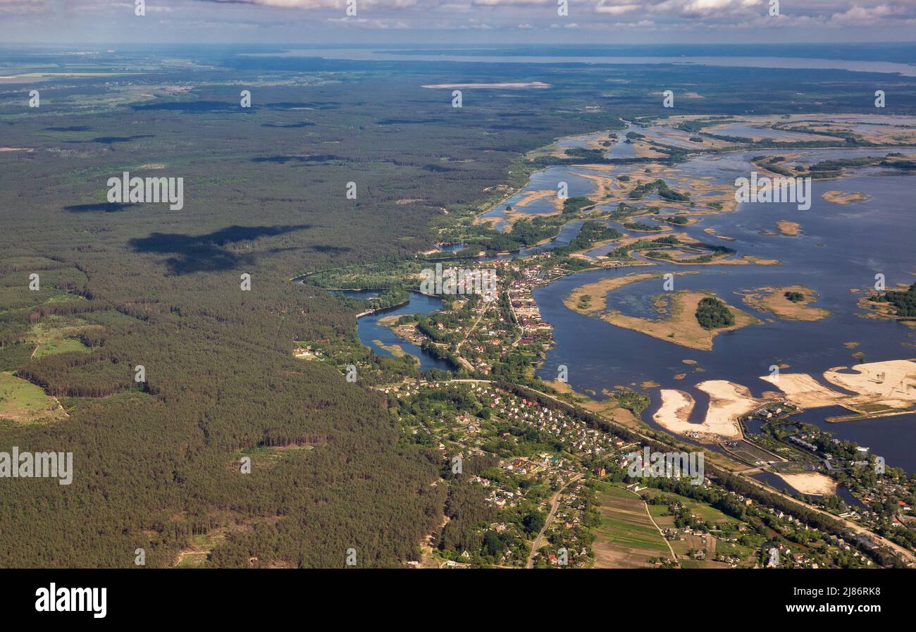 Vista aerea sull'ampio fiume Dnieper nell'Ucraina centrale. Foto Stock