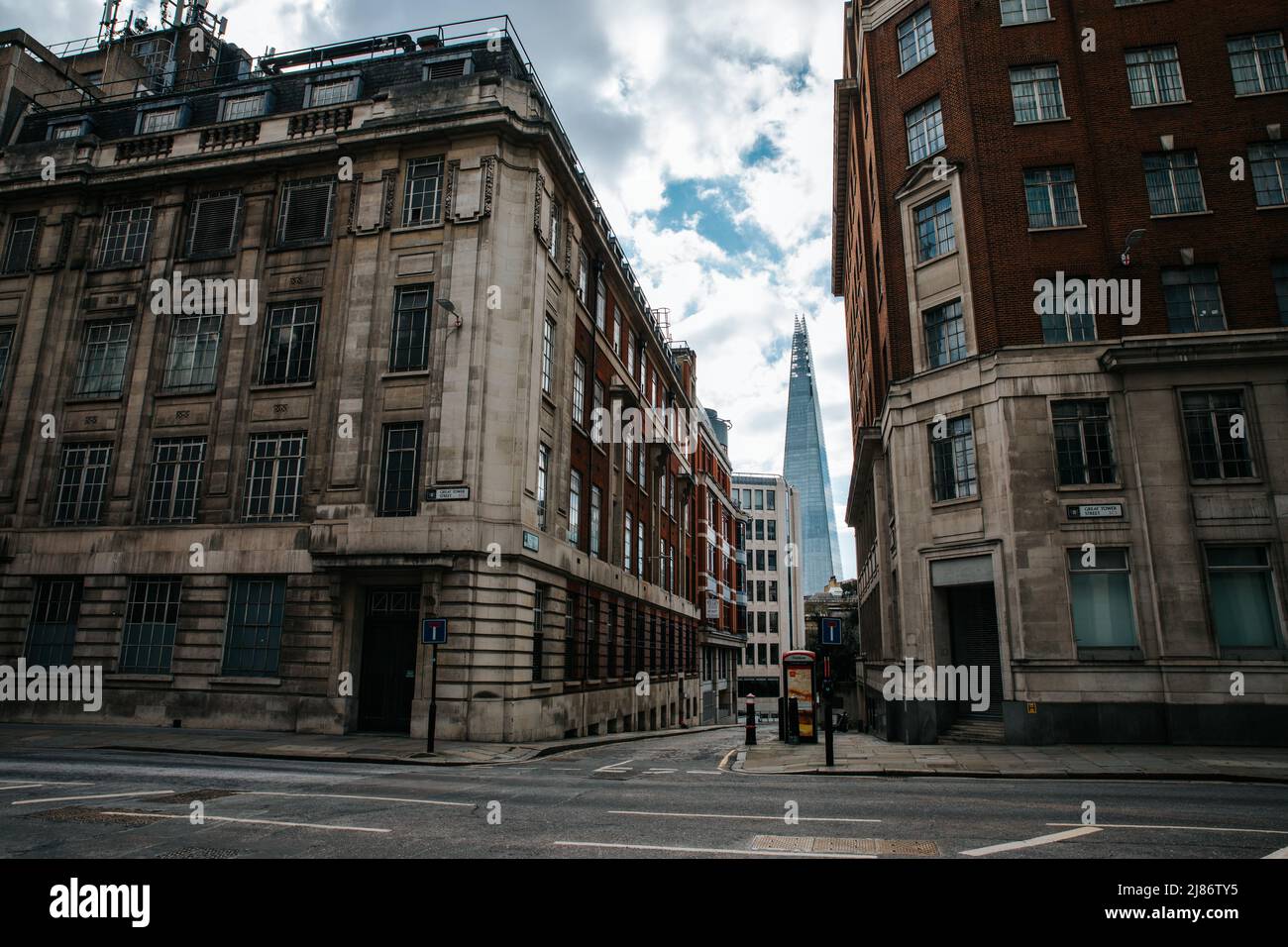 Lo Shard, preso da Great Tower Street, durante il Covid-19 Pandemic nel febbraio 2021 Foto Stock