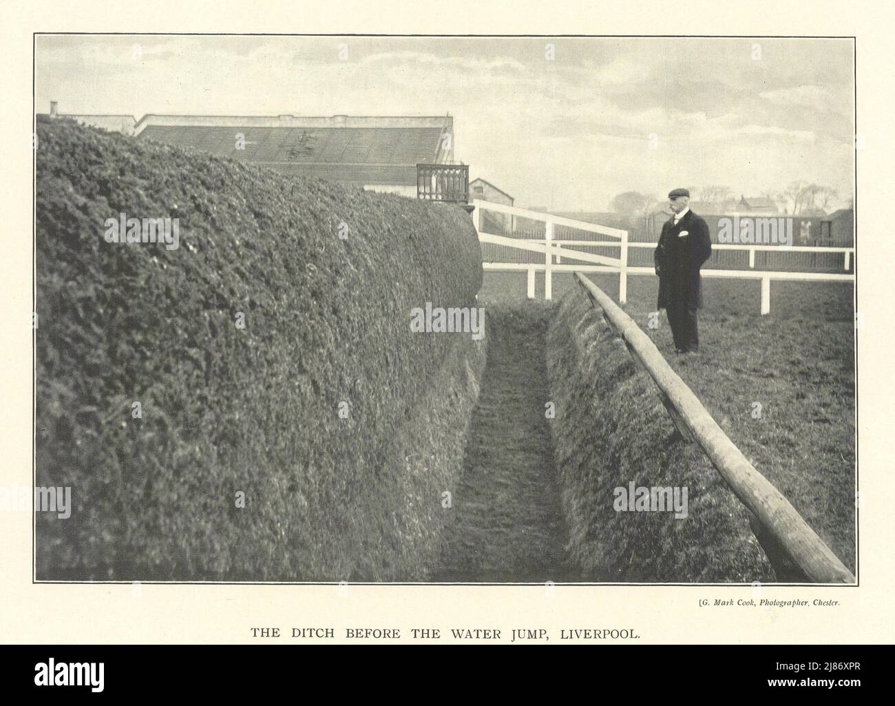 Il fosso prima del salto in acqua, Liverpool. Aintree Grand National 1903 stampa Foto Stock