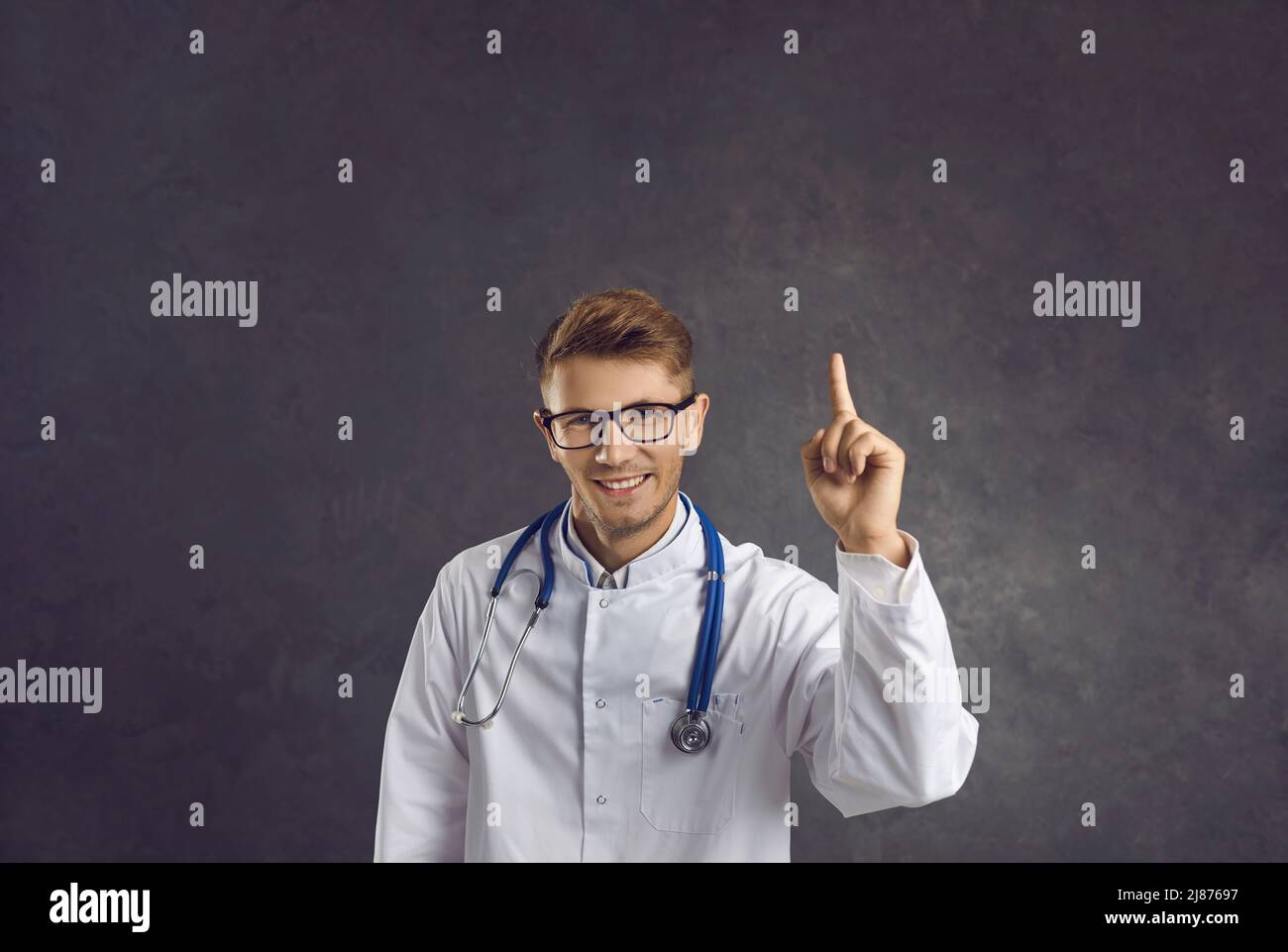Ritratto di maschio medico raccomandare buona offerta di vendita Foto Stock