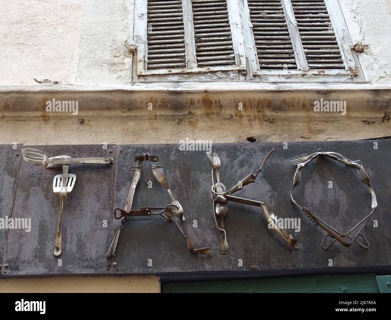 ristorante segno fatto con articoli in argento ritorto a parigi, francia Foto Stock