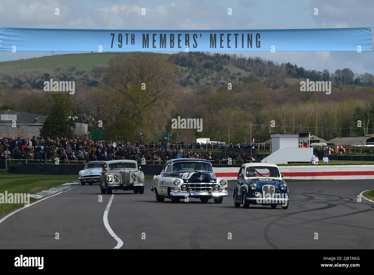 Rupert Mann, Austin A35, Derek Drinkwater, Cadillac Coupe, Graham Love, Jaguar MKVII, Sopwith Cup, questa è stata una gara di venti minuti per veicoli di tipo Foto Stock