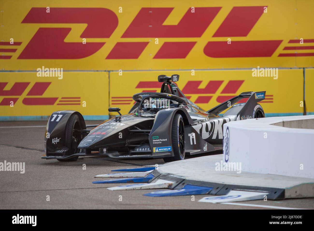 Berlino, Germania, 13th maggio 2022. 2022 Shell Recharge Berlin e-Prix, 2021-22 ABB FIA Formula e World Championship, Tempelhof Airport Circuit a Berlino, Germania Foto: #11 Lucas DI GRASSI (BRA) di ROKIT Venturi Racing © Piotr Zajac/Alamy Live News Foto Stock