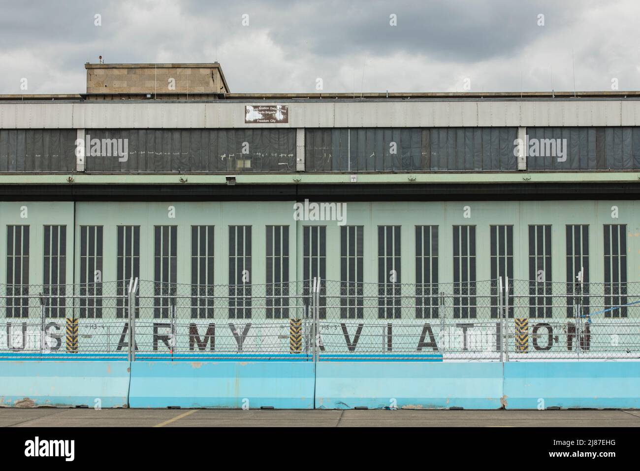 Berlino, Germania, 13th maggio 2022. 2022 Shell Recharge Berlin e-Prix, 2021-22 ABB FIA Formula e World Championship, Tempelhof Airport Circuit a Berlino, Germania Foto: Circuito atmosfera © Piotr Zajac/Alamy Live News Foto Stock