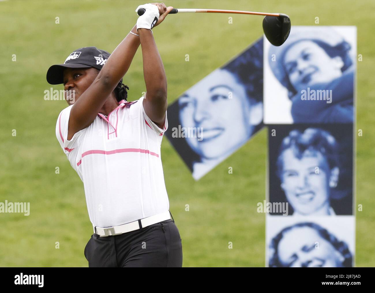 Clifton, Stati Uniti. 13th maggio 2022. Mariah Stackhouse ha fatto un colpo di tee sulla buca 1st nel secondo round della LPGA Cognizant Founders Cup all'Upper Montclair Country Club di Clifton, NJ venerdì 13 maggio 2022. Foto di John Angelillo/UPI Credit: UPI/Alamy Live News Foto Stock