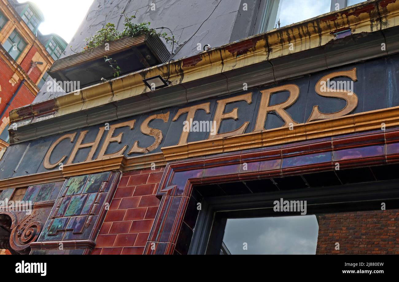 Manchester Chesters Ales pub di fronte piastrellato, Crown and Anchor, Northern Quarter, Inghilterra, UK M1 Foto Stock