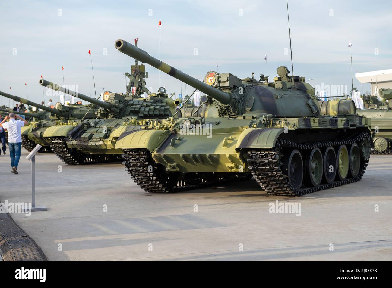 REGIONE DI MOSCA, RUSSIA - 25 AGOSTO 2020: Carro armato sovietico T-55MV sul forum militare-tecnico internazionale Army-2020. Parco Patriot Foto Stock