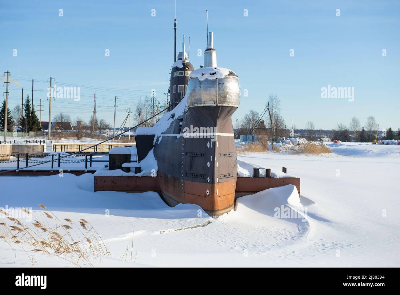 VYTEGRA, RUSSIA - 23 FEBBRAIO 2021: Vecchio sottomarino sovietico B-440 in una giornata di sole febbraio. Museo nella città di Vytegra Foto Stock