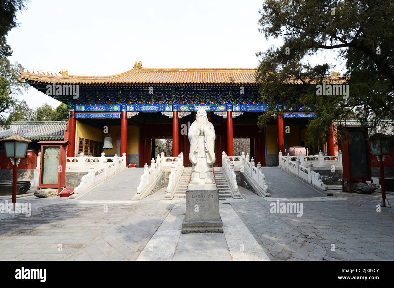 Statua di Confucio al tempio Confucio di Pechino, Cina. Foto Stock