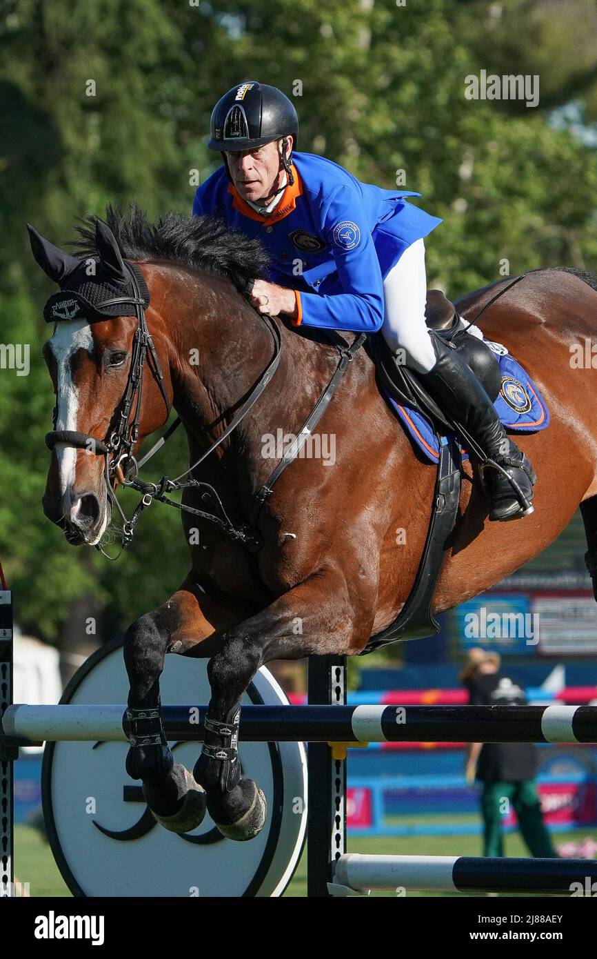 Madrid, Spagna. 11th maggio 2022. Marcus Ehning durante il Global Champions Tour di Madrid 2022 del Longines CSI 5, che si è tenuto presso il Country Club Villa de Madrid. I piloti e i loro cavalli partecipano al concorso di trampolino Marqués De Vargas, in cui Pieter Devos è uscito vincitore del Trofeo Marques De Vargas. Credit: SOPA Images Limited/Alamy Live News Foto Stock