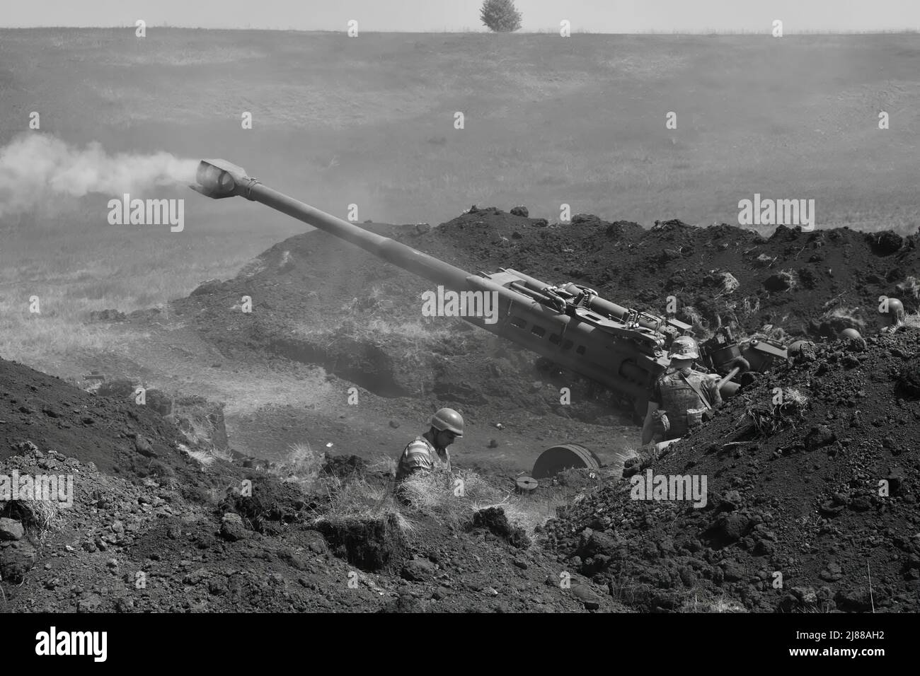 Gli ultracongelatori U.S. M777 sono arrivati in Ucraina e sono in uso in prima linea fornendo armi moderne e esplosive in grado di fornire round fino a 35 miglia di distanza. Foto: Ucraina MOD Foto Stock