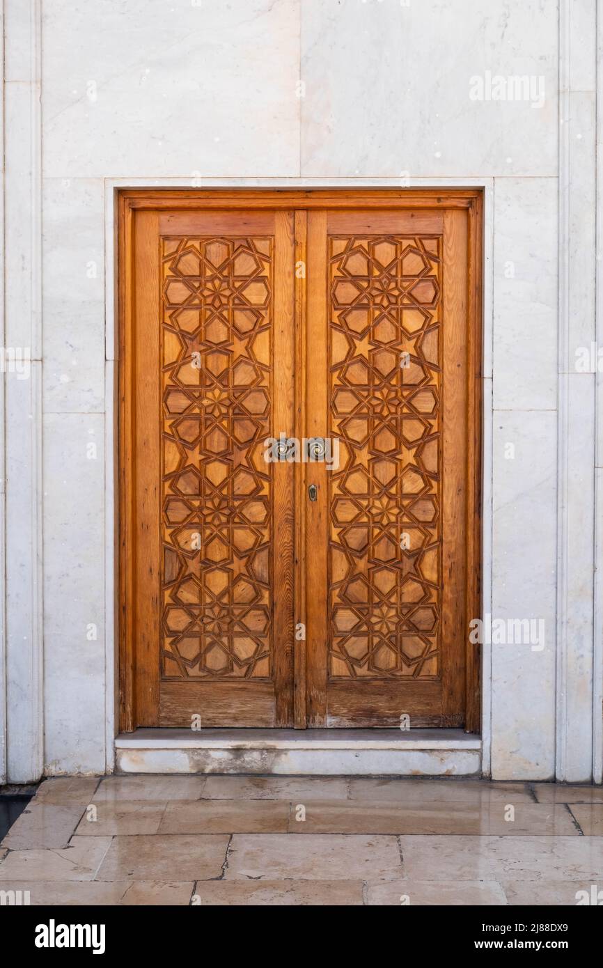 Porta decorata insde la Moschea di Umayyyyad, conosciuta anche come la Grande Moschea di Damasco Foto Stock