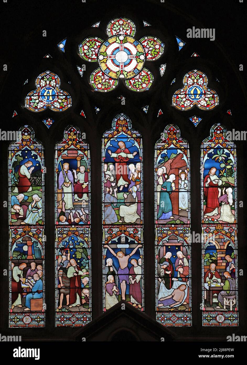 Una vetrata orientale di Frederick Preedy c1873-6 raffigurante la Passione di Cristo, la Chiesa di tutti i Santi, Evesham, Worcestershire Foto Stock