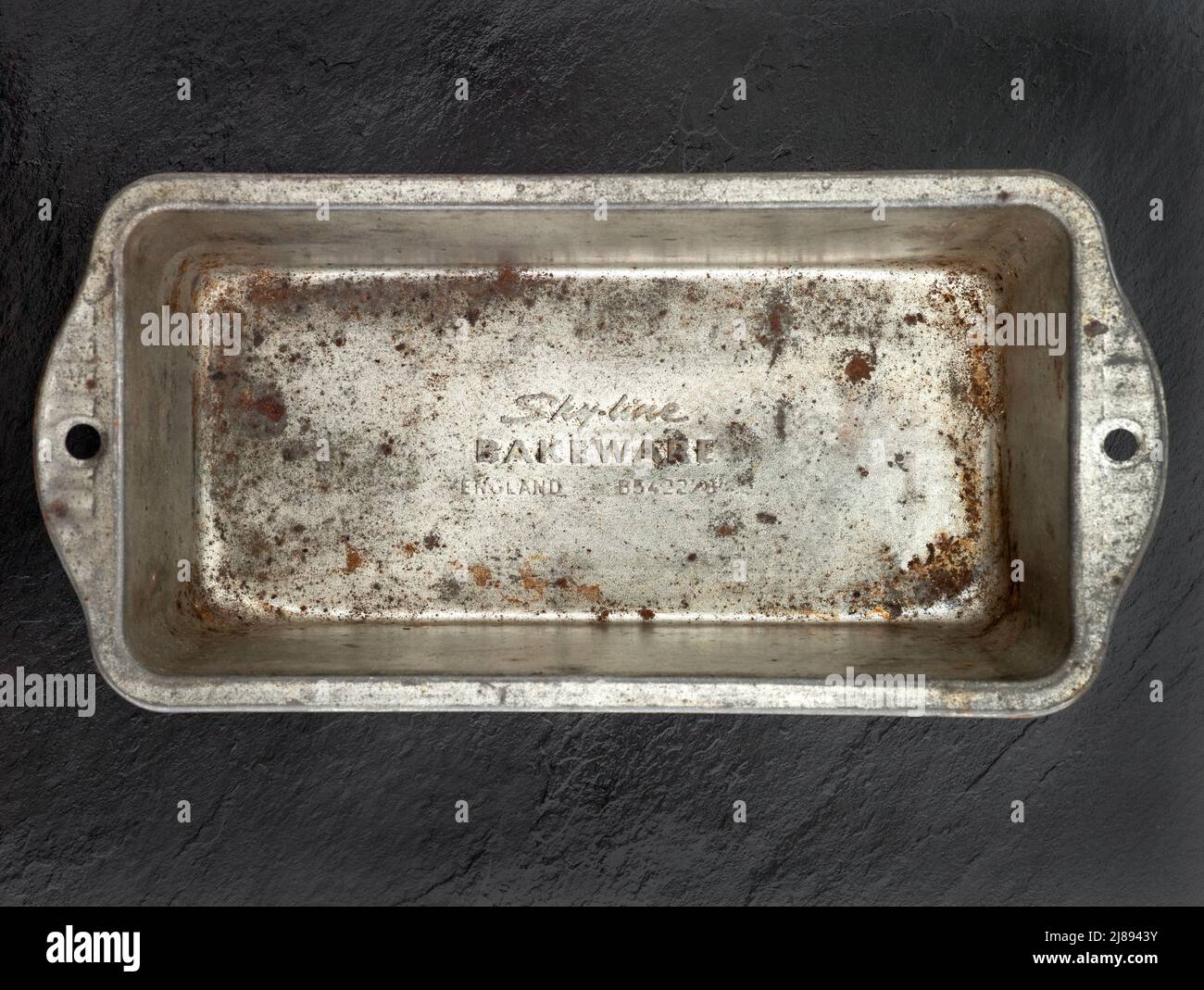 Old Vintage Loaf or Cake Tin - Bakeware Skyline Foto Stock