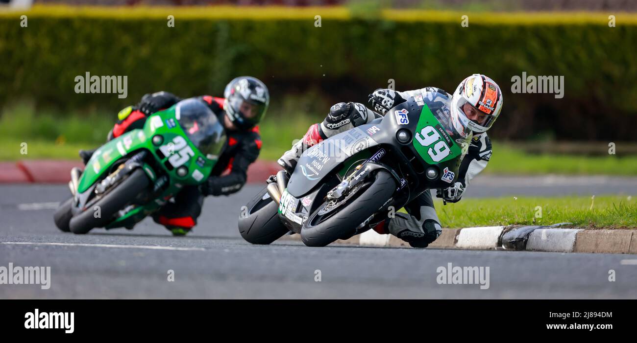 Portrush, Antrim, Irlanda del Nord. 14th maggio 2022. FonaCAB Nicholl Oils Northwest 200 corse; Jeremy McWilliams (IFS Paton) in SuperTwin gara credito: Azione Plus Sport/Alamy Live News Foto Stock