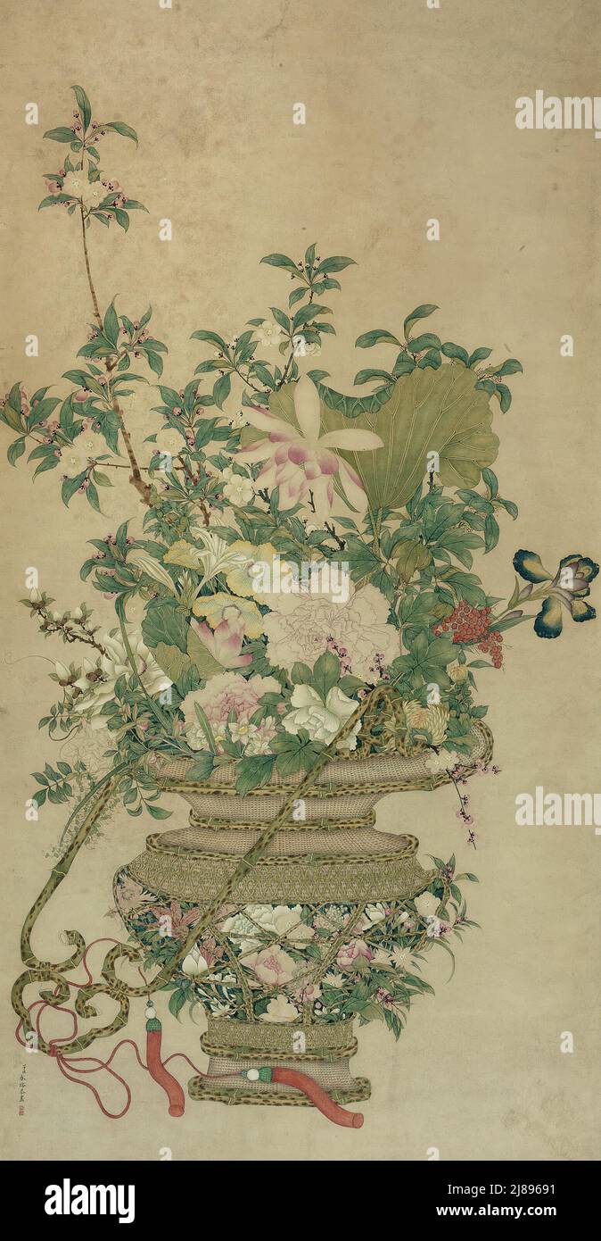 Fiori delle quattro stagioni, dinastia Qing (1644-1911), 18th/19th secolo. Una pittura verticale di un fascio di molti tipi di fiori ambientato in un vaso-come vaso. Il fondo di questo vaso contiene corda con rete attraverso la quale molti fiori possono essere visti. Una pletora di fioriture e foglie si estende verso l'alto dalla parte superiore del recipiente. Foto Stock
