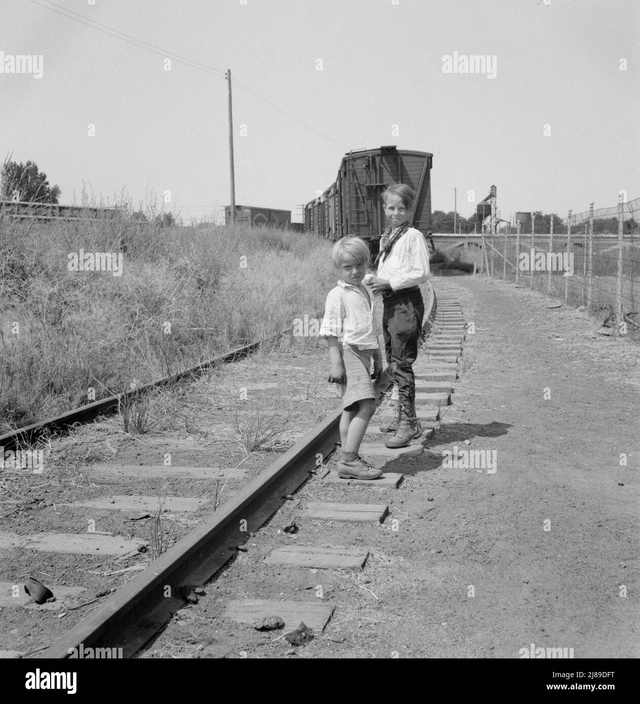 Famiglia che ha viaggiato con treno merci. Washington, Toppenish, Yakima Valley. Foto Stock