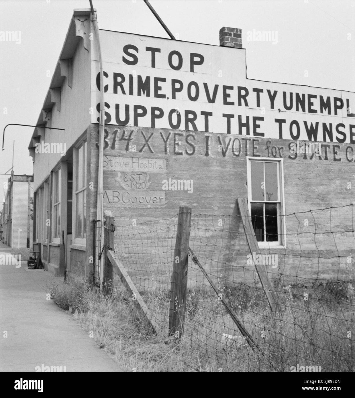 'Panacee per i poveri', Salem, Oregon, 1939. ['STOP criminalità, povertà, disoccupazione - sostenere il piano Townsend - 314 x Sì Vota per lo Stato C.(R.A. Fattura). Stufa Ospedale est.1920 - A.B. Cooker']. Foto Stock