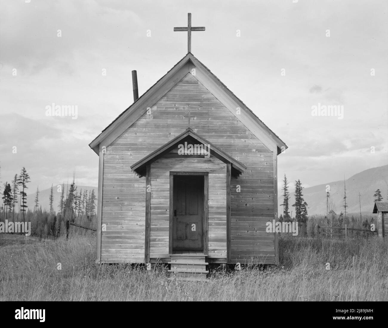 Chiesa abbandonata in zona di cut-over. Contea di Boundary, Idaho. 3 km circa a sud della Canadian Line. Foto Stock