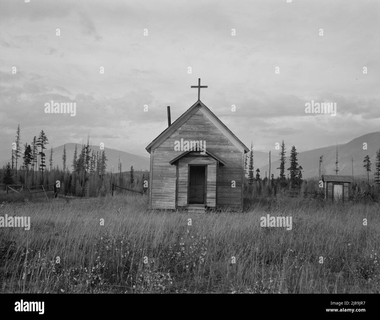 Chiesa abbandonata in zona di cut-over. Contea di Boundary, Idaho. 3 km circa a sud della Canadian Line. Foto Stock