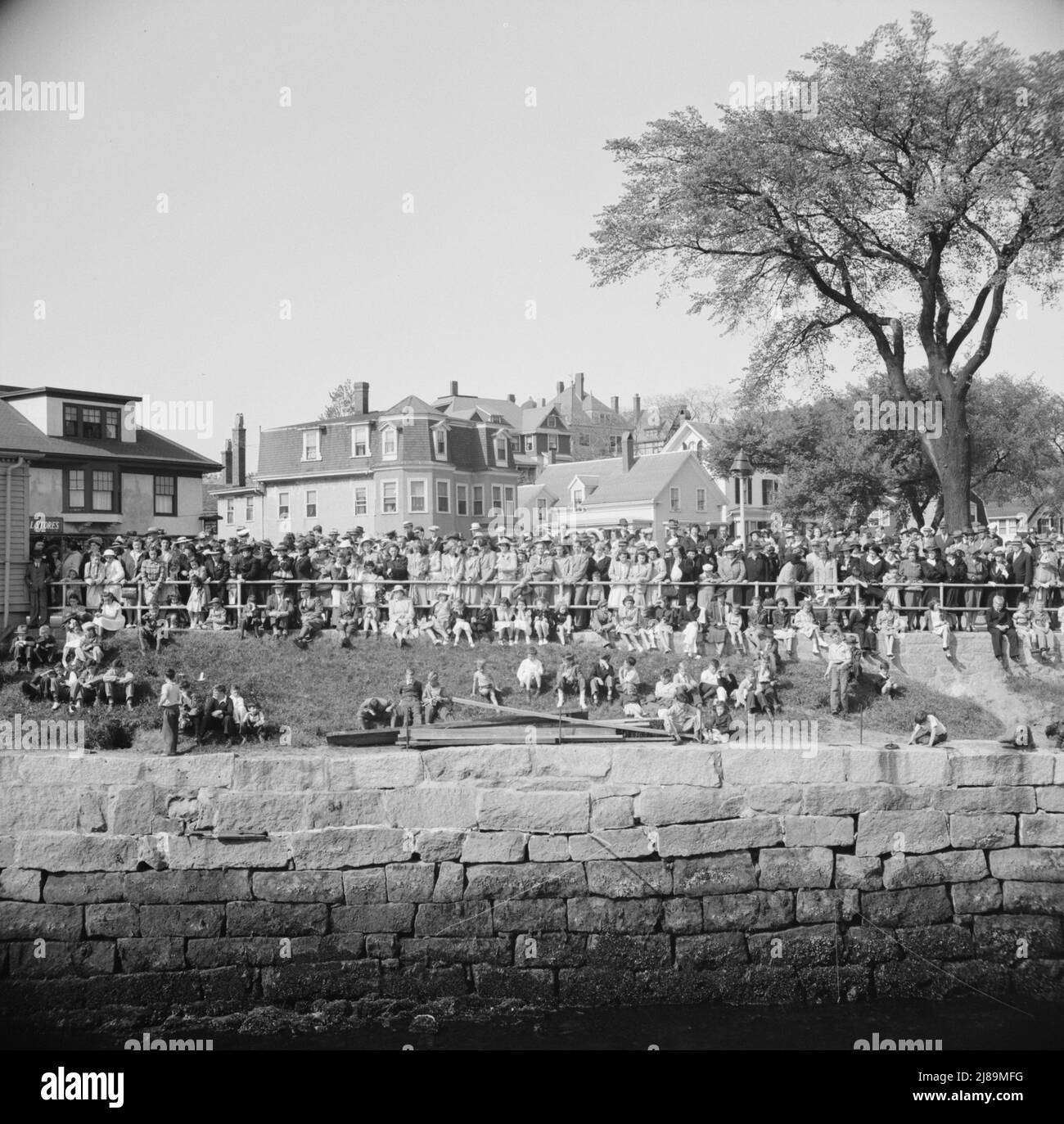 Gloucester, Massachusetts. Servizi commemorativi per i pescatori persi in mare. I cittadini si radunarono sulle rive vicino al mare. Foto Stock
