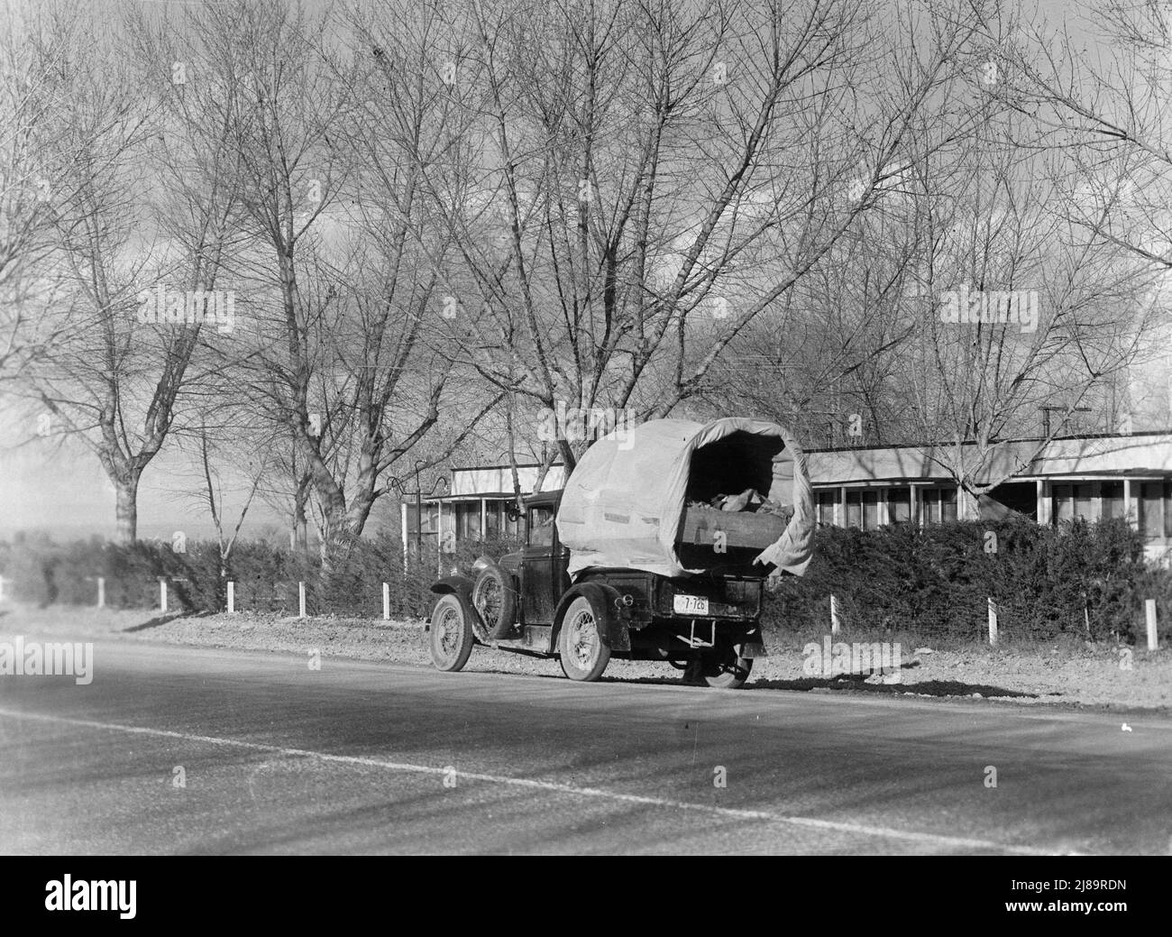 I texani guadagnano la strada verso ovest, destinati a un nuovo inizio in Oregon. Stati Uniti No. 99, California. Foto Stock