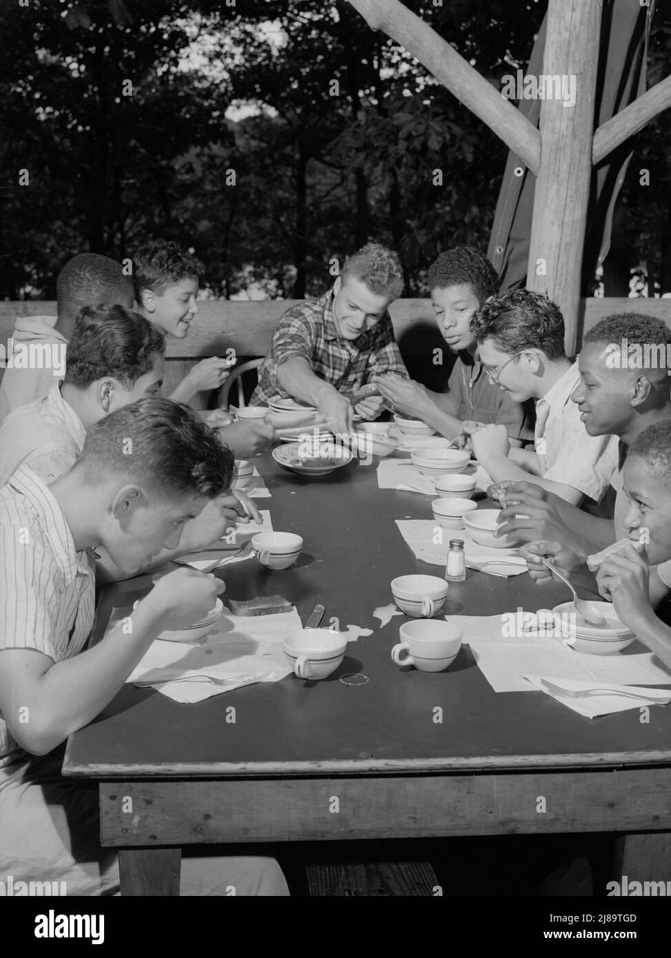 Southfields, New York. Attività interrazziali a Camp Nathan Hale, dove i bambini sono aiutati dal Servizio del campo Metodista. La boardinghouse raggiungere. Foto Stock