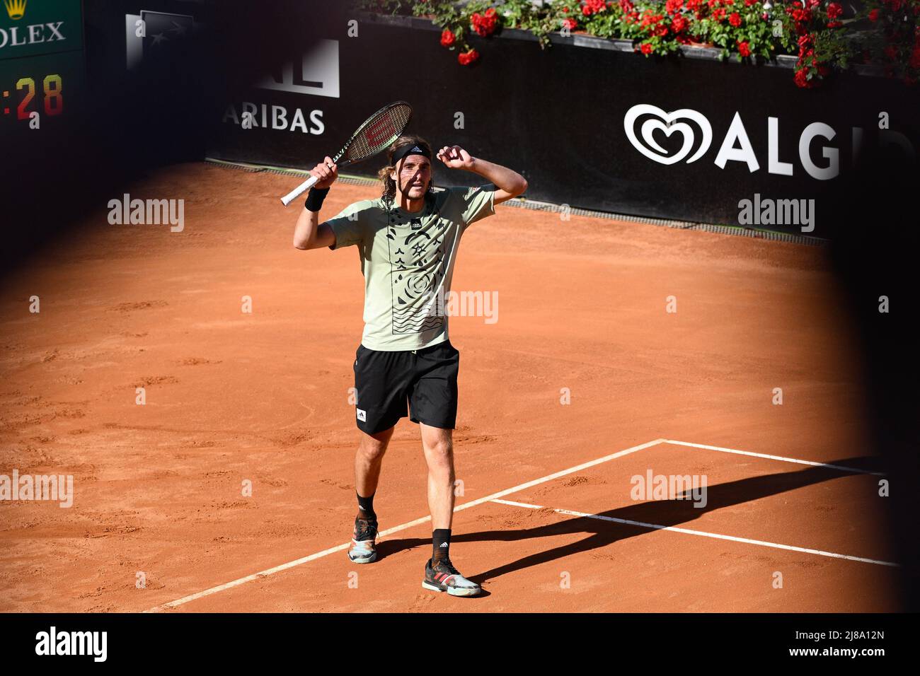 Roma, Italia. 14th maggio 2022. Stefanos Tsitsipas (GRE) durante la semifinale contro Alexander Zverev (GER) del torneo ATP Master 1000 internazionali BNL D'Italia al Foro Italico il 14 maggio 2022 Credit: Independent Photo Agency/Alamy Live News Foto Stock