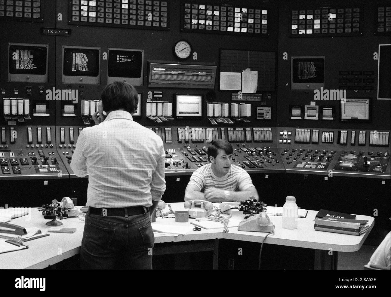 Centrale nucleare di Oconee in South Carolina, gestita dalla Duke Power Company 1979, identica alla centrale di Three Mile Island che ha avuto un incidente di fusione. Questa è la sala di controllo con tutti i comandi e i monitor complessi. Foto Stock