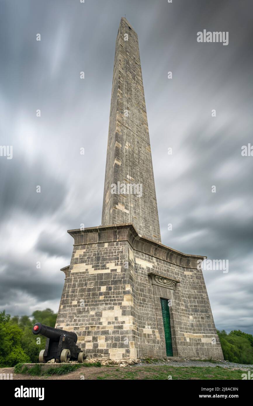 Il Wellington Memorila è un obelisco triangolare alto 175 piedi situato su un punto delle Blackdown Hills fuori della città di Wellington in Somerset. Foto Stock