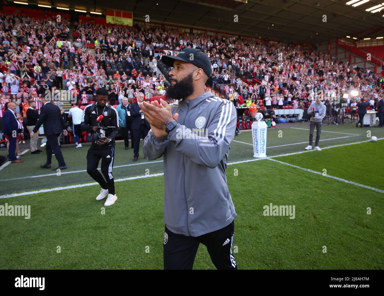 Sheffield, Regno Unito. 14th maggio 2022. David McGoldrick di Sheffield Utd si applaude come dice Arrivederci a seguito della notizia il suo contratto non sarà prorogato durante la partita del campionato Sky Bet a Bramall Lane, Sheffield. Il credito d'immagine dovrebbe leggere: Simon Bellis/Sportimage Credit: Sportimage/Alamy Live News Foto Stock