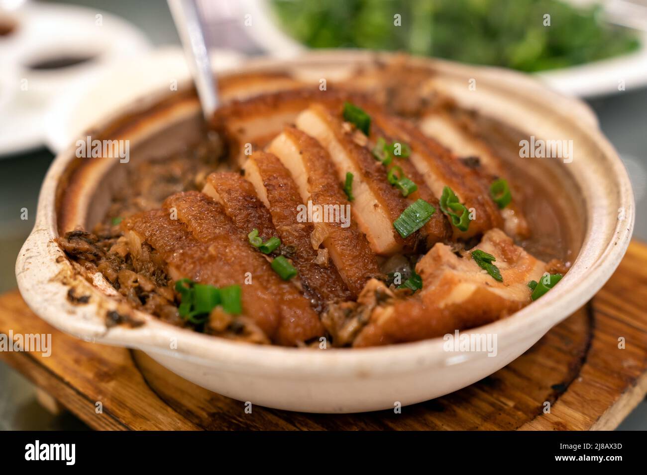 Cucina cinese pancia di maiale con verdure sottaceto Foto Stock