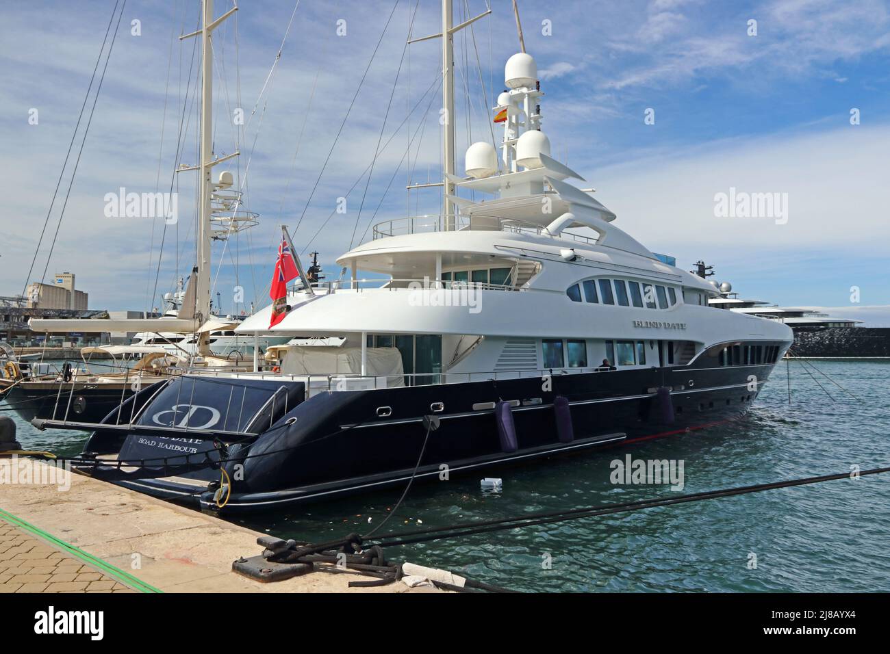 Superyacht 'Blind Date' ormeggiato nel porto di Tarragona Foto stock - Alamy