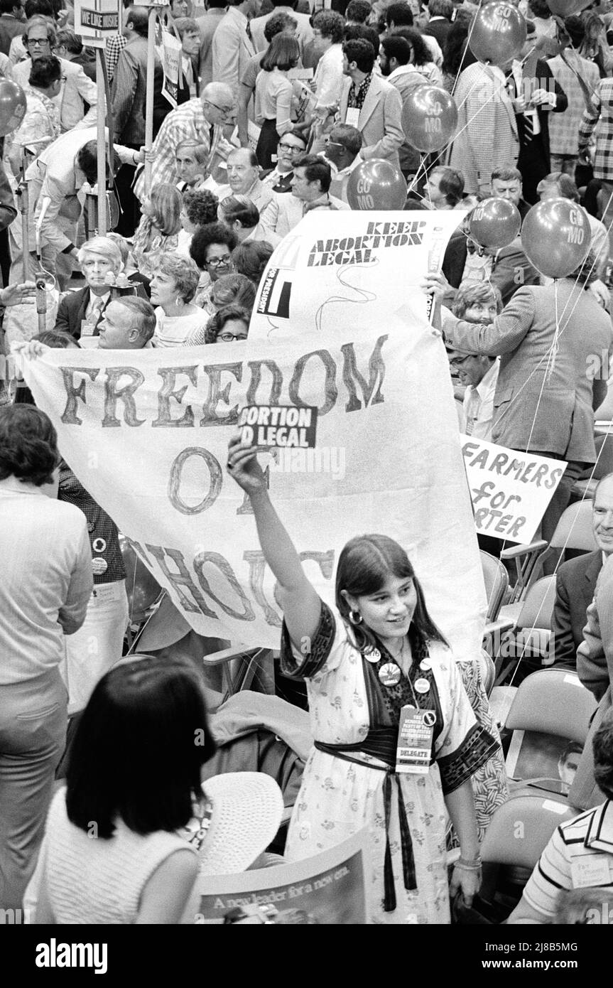 Manifestazione di protesta contro l'aborto candidato Ellen McCormack, Democratic National Convention, New York City, New York, USA, Warren K. Leffler, U.S. News & World Report Magazine Photograph Collection, 14 luglio 1976 Foto Stock