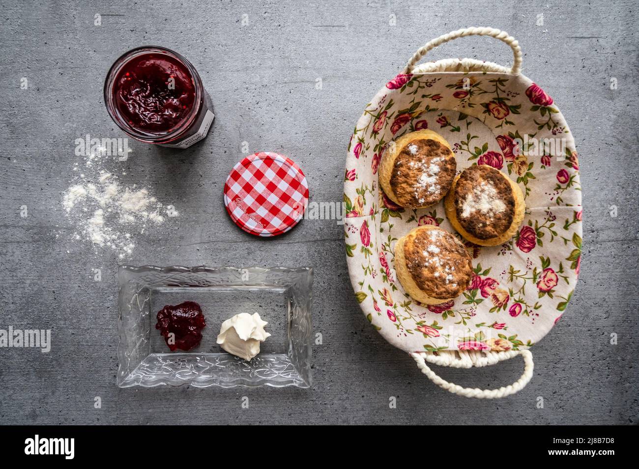 Focaccine fatte in casa per la famiglia Foto Stock
