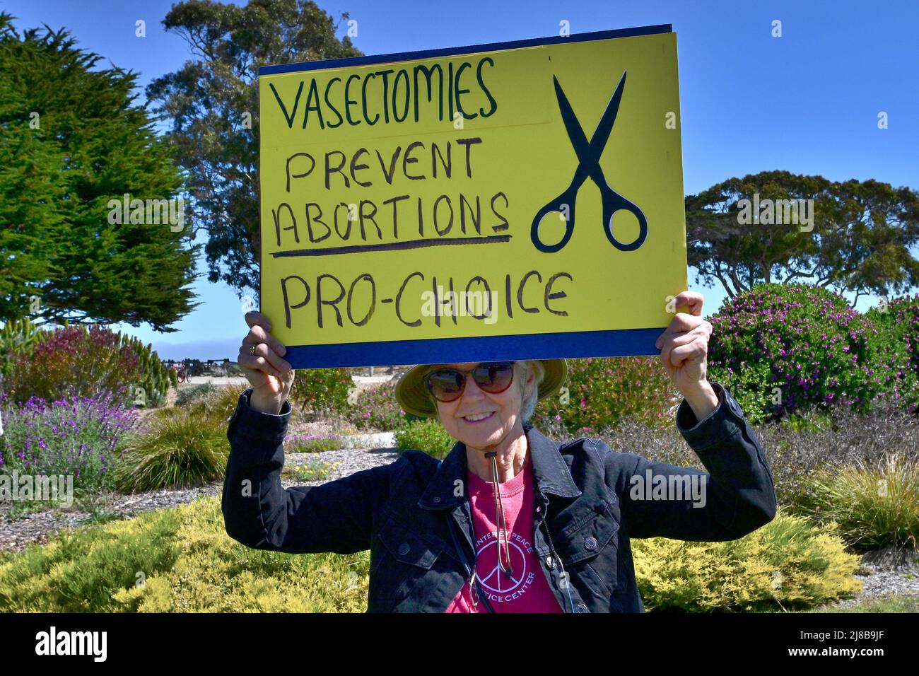 Monterey, California, Stati Uniti. 14th maggio 2022. Roe vs Wade Pro-Choice Anti-Supreme Court protesta (Credit Image: © Rory Merry/ZUMA Press Wire) Foto Stock