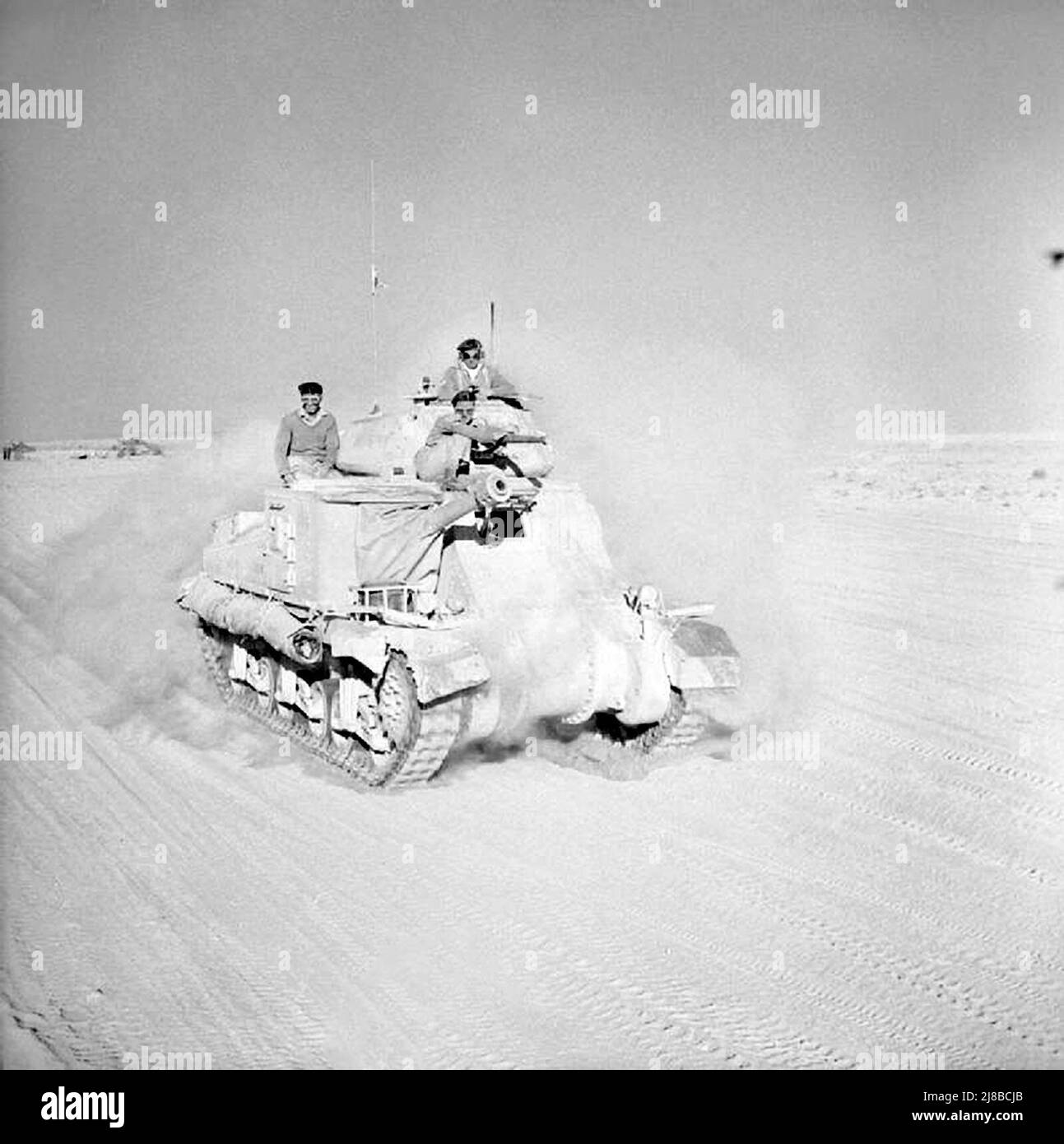 British Grant Tank si sposta in avanti durante la seconda battaglia di El Alamein durante la campagna del WW2 in Nord Africa Foto Stock