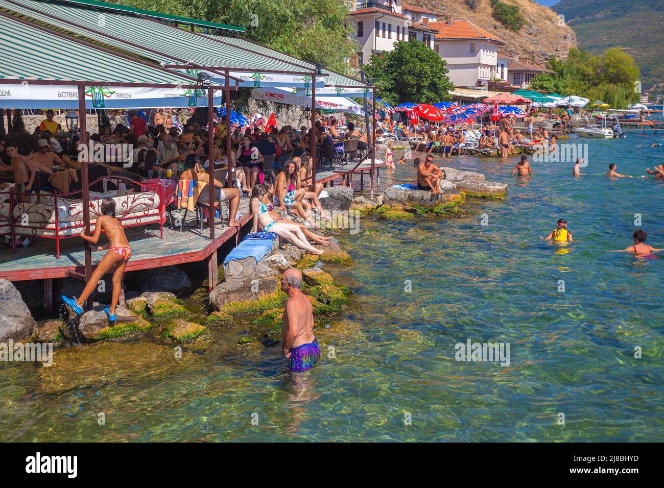 Nuoto sul lago di Ohrid, Macedonia settentrionale Foto Stock