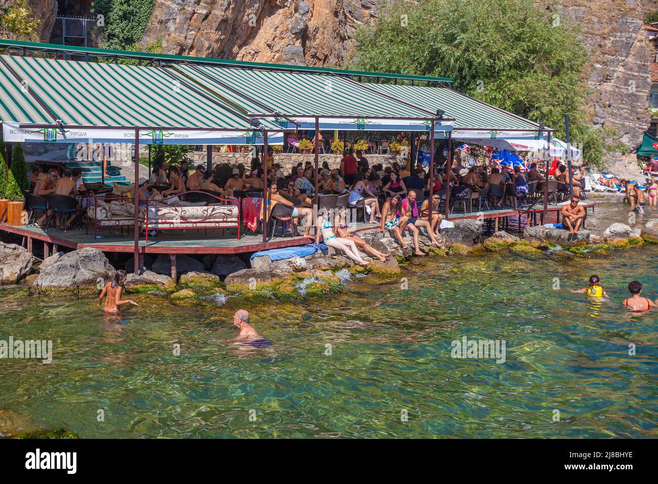 Nuoto sul lago di Ohrid, Macedonia settentrionale Foto Stock