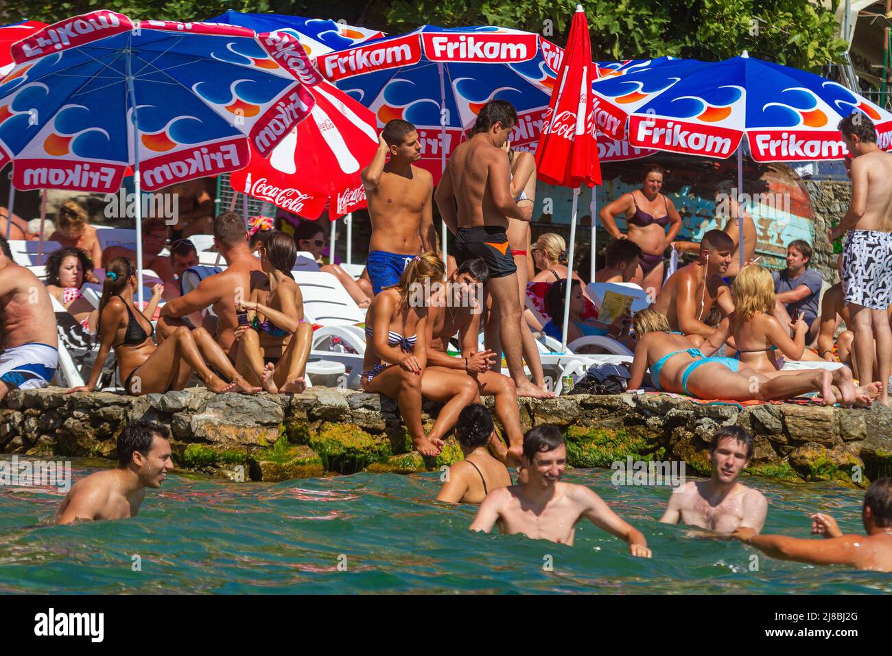 Nuoto sul lago di Ohrid, Macedonia settentrionale Foto Stock
