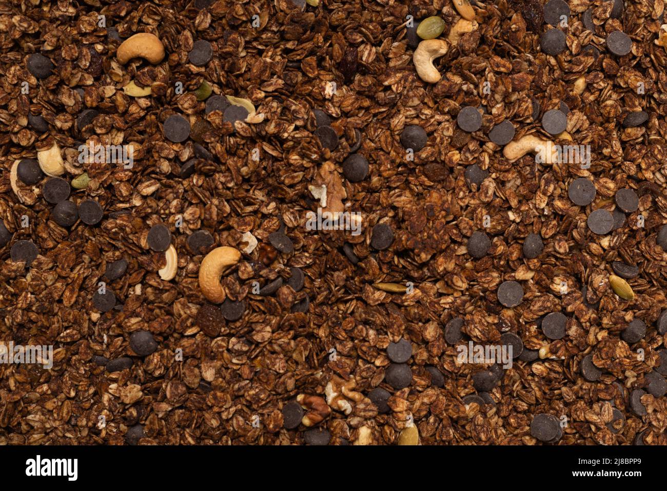 Cereali al cioccolato con fondo a nocciole. Vista dall'alto. Foto Stock