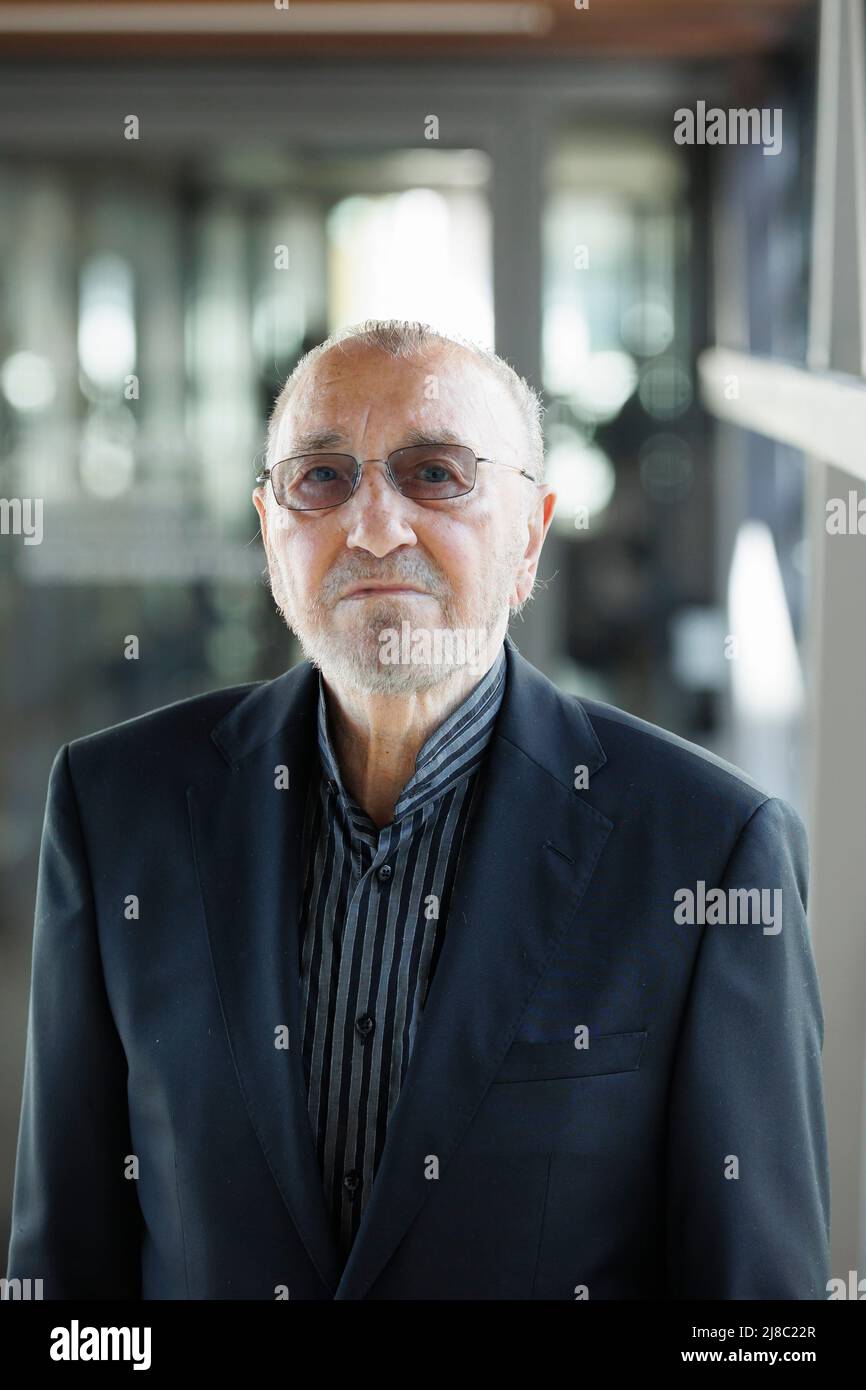 15 maggio 2022, Baden-Wuerttemberg, Reutlingen: Il pittore e regista Jürgen Böttcher, noto sotto lo pseudonimo di Strawalde. Böttcher (90) ha ricevuto il Premio Jerg Ratgeb 2022 nel municipio di Reutlingen. Il premio è dotato di 20.000 euro ed è stato istituito dagli artisti HAP Grieshaber e Rolf Szymanski. Ogni quattro anni, il lavoro di una vita avvincente è onorato. Foto: Julian Rettig/dpa Foto Stock