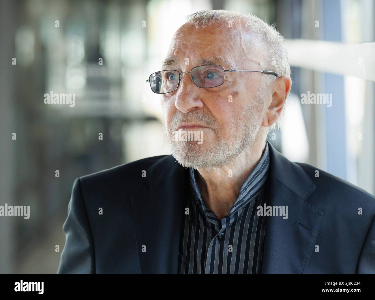 15 maggio 2022, Baden-Wuerttemberg, Reutlingen: Il pittore e regista Jürgen Böttcher, noto sotto lo pseudonimo di Strawalde. Böttcher (90) ha ricevuto il Premio Jerg Ratgeb 2022 nel municipio di Reutlingen. Il premio è dotato di 20.000 euro ed è stato istituito dagli artisti HAP Grieshaber e Rolf Szymanski. Ogni quattro anni, il lavoro di una vita avvincente è onorato. Foto: Julian Rettig/dpa Foto Stock