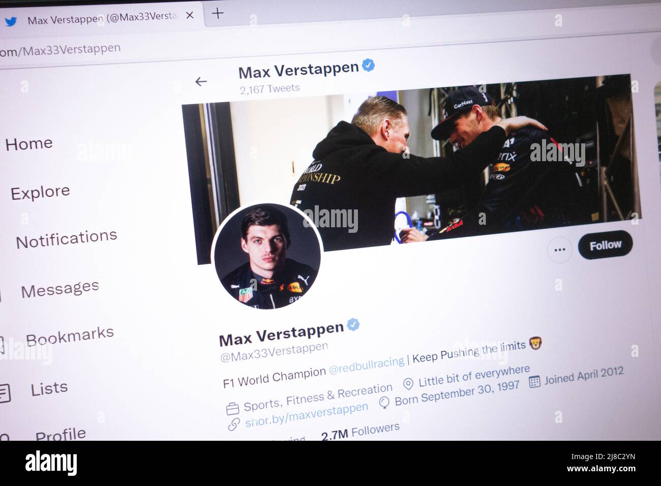 KONSKIE, POLONIA - 14 maggio 2022: Max Verstappen account Twitter ufficiale visualizzato sullo schermo del laptop Foto Stock