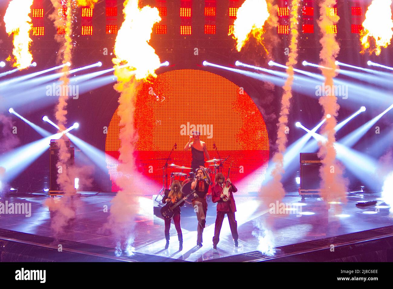 Torino, Italia. 14th maggio 2022. Maneskin si esibisce sul palco della 2022 Eurovision Song Contest Grand Final. Credit: Marco Destefanis / Alamy Live News Foto Stock