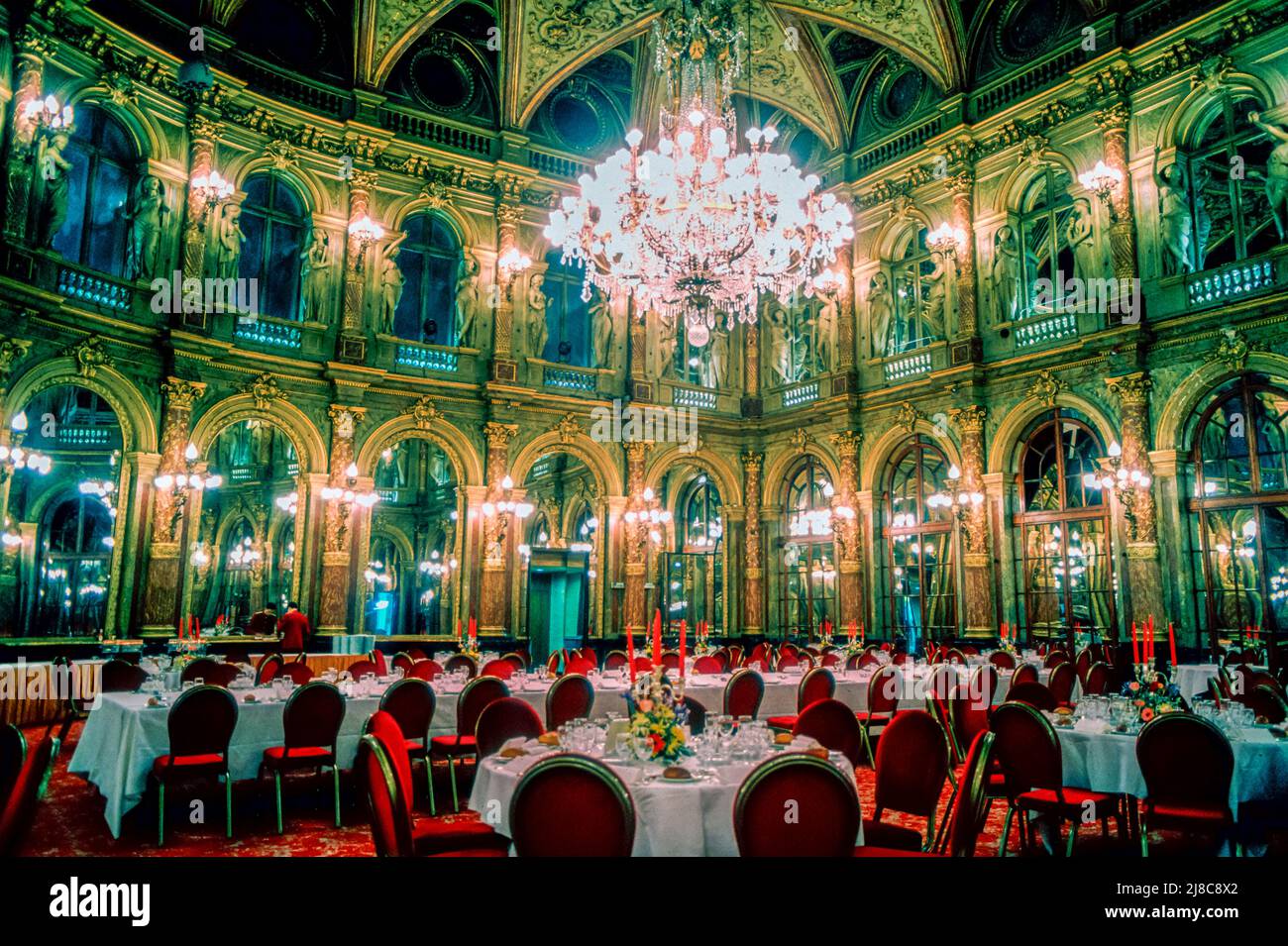 Francia, Parigi, Vista grandangolare, interno, 'l'Opera Salle de Danse', tavoli, Hotel Intercontinental 'le Grand Hotel » , sale da pranzo, ristorante di lusso, viaggi esclusivi Foto Stock