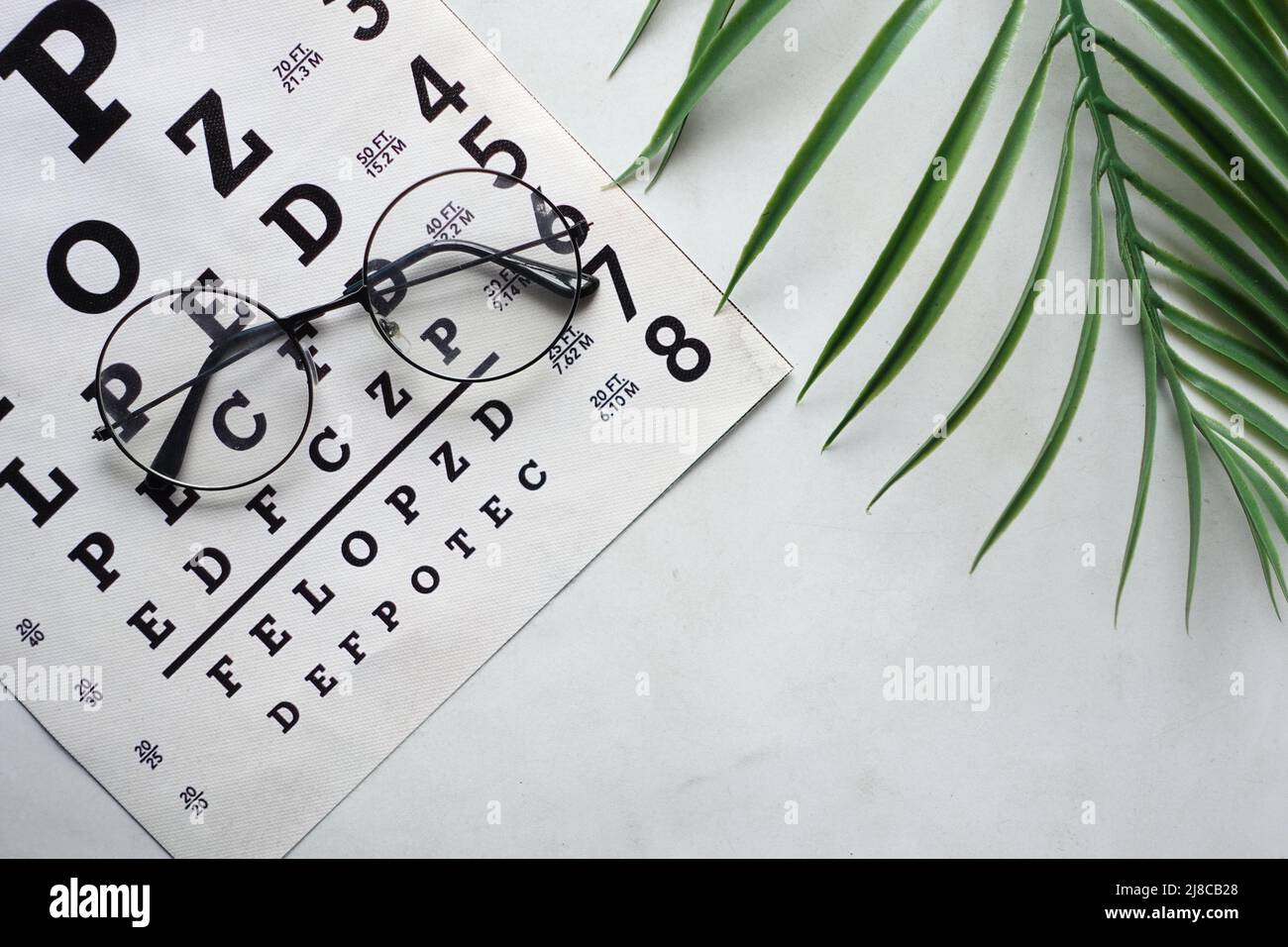 Occhiali accessori per oculista con target di prova per la correzione della vista Foto Stock