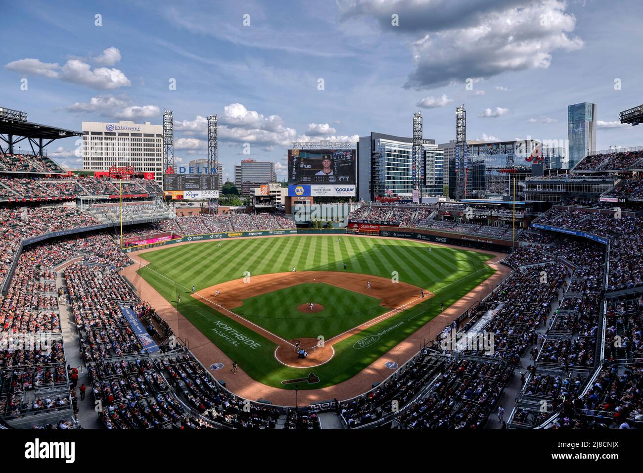 ATLANTA, GA - 14 MAGGIO: Vista generale del campo da baseball mentre gli Atlanta Braves giocano contro i San Diego Padres durante una partita della MLB al Truist Park il 14 maggio 2022 ad Atlanta, Georgia. (Foto di Joe Robbins/immagine di Sport) Foto Stock