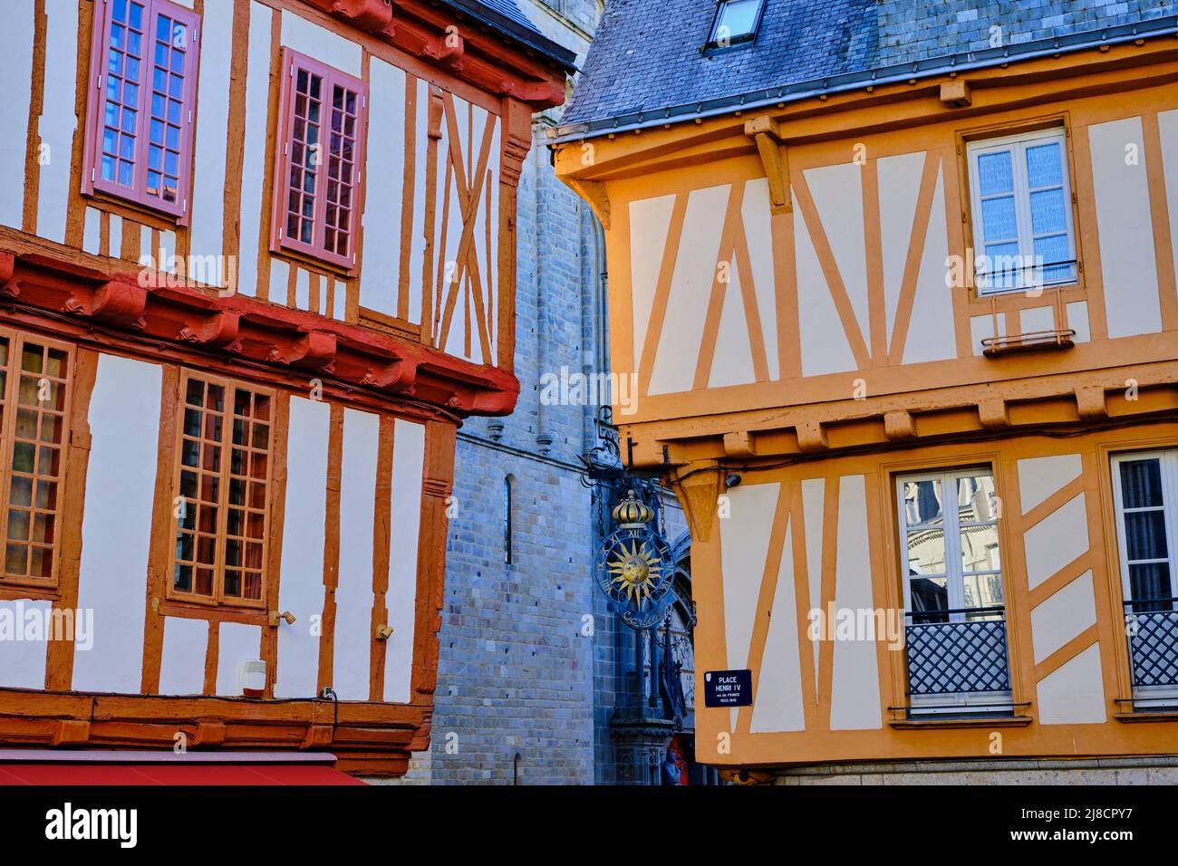 Francia, Morbihan, Golfo di Morbihan, Vannes, case a graticcio su Place Henri IV Foto Stock